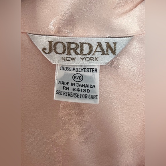 Vintage Jordan New York Button Up, V-Neck Pink Collared Blouse, Bow Print Sz 5/6 - Picture 2 of 11